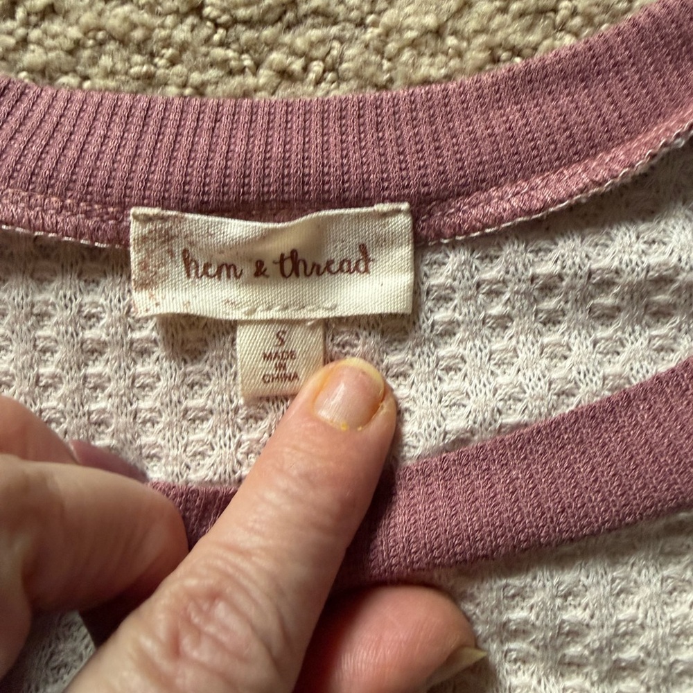 Hem & Thread Textured Knit Top in Mauve and White - Picture 2 of 5